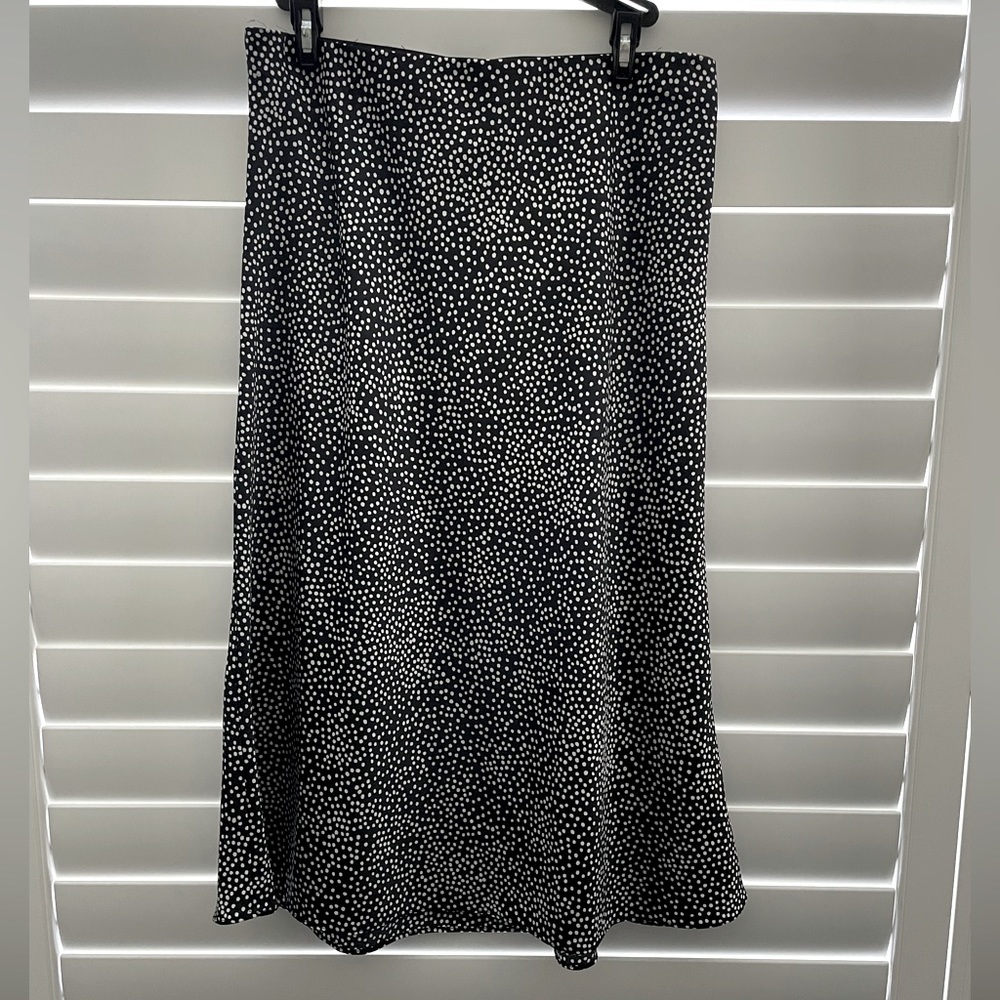 NWOT Loft Black and White Dot Satin Midi Slip Skirt Size M